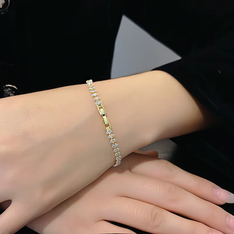 Delicato braccialetto in oro c - Women Luxury Formal Wear recensione e prezzo